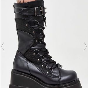 Demonia platform boots !